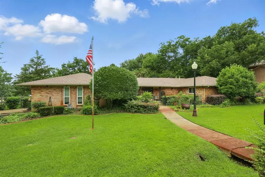 117 Nowlin Drive, Highland Village, TX 75077