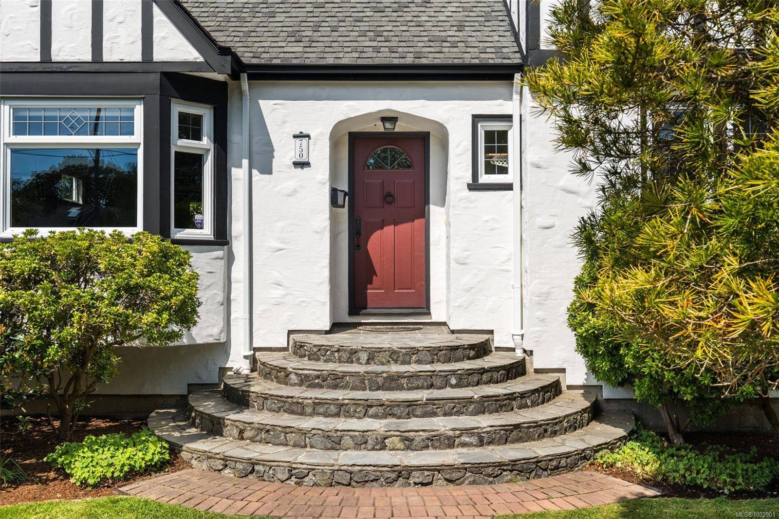 750 Island Rd, Oak Bay, BC V8S 2T9