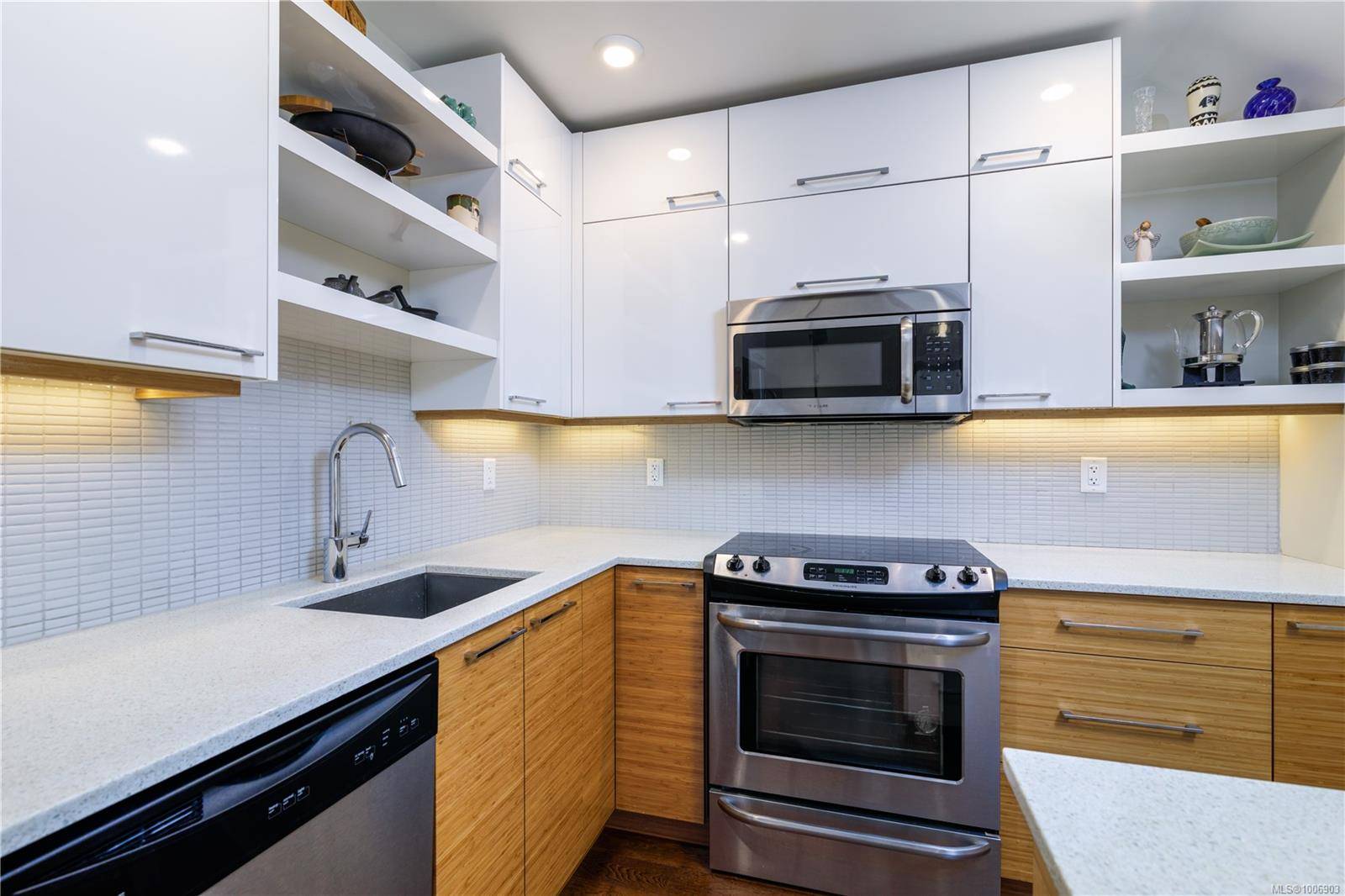 Victoria, BC V8T 1M5,860 Queens Ave #101