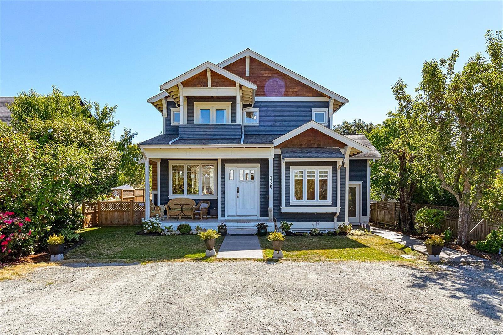 9625 Seventh St, Sidney, BC V8L 2V4