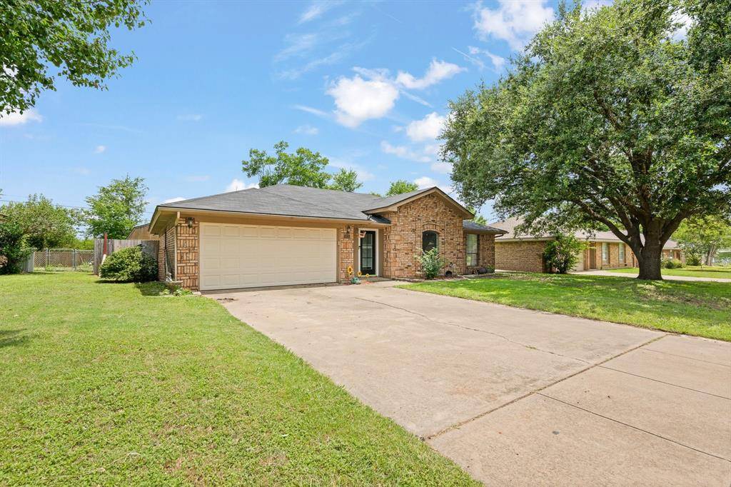 1215 Sandstone Drive, Cleburne, TX 76033