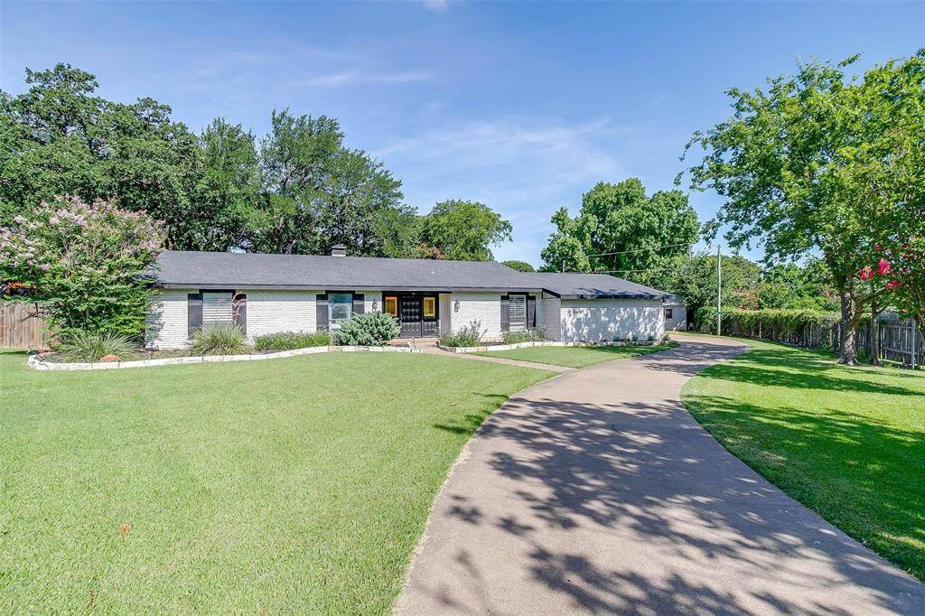 Burleson, TX 76028,124 S Cliffside Drive