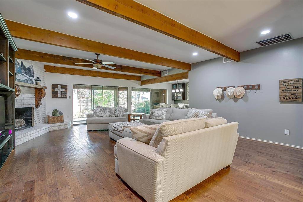 Burleson, TX 76028,124 S Cliffside Drive