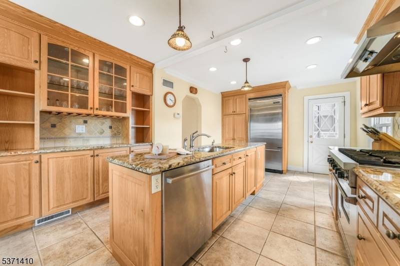 North Arlington Boro, NJ 07031,23 Lincoln Ave