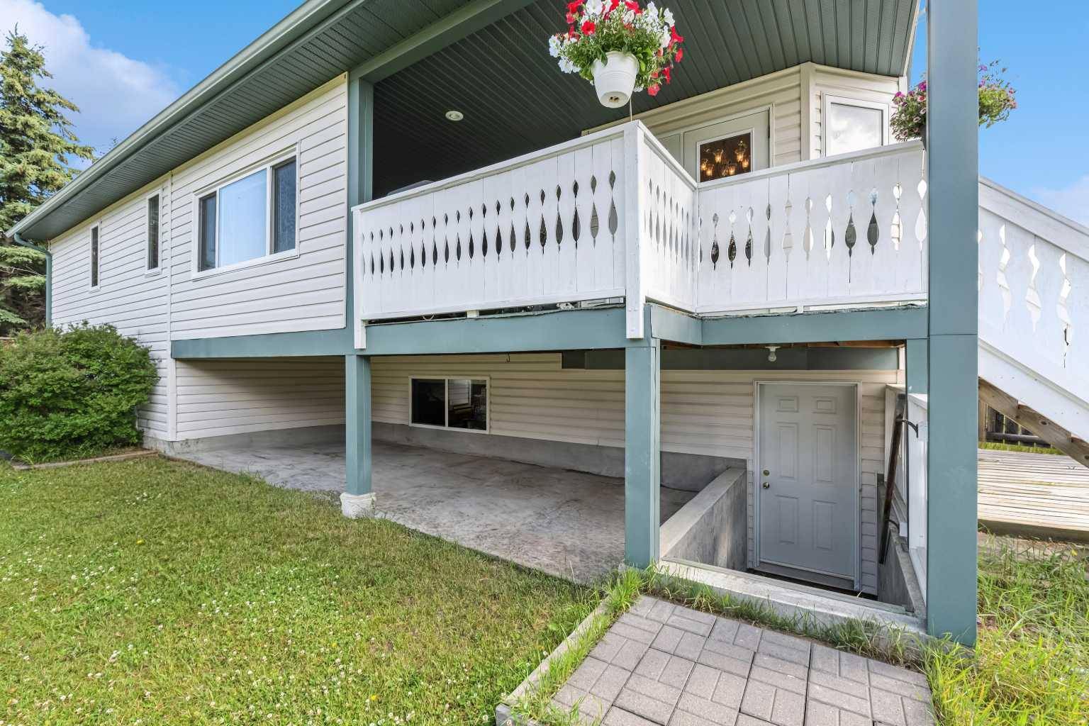 Whitecourt, AB T7S 1S7,7 Park Close