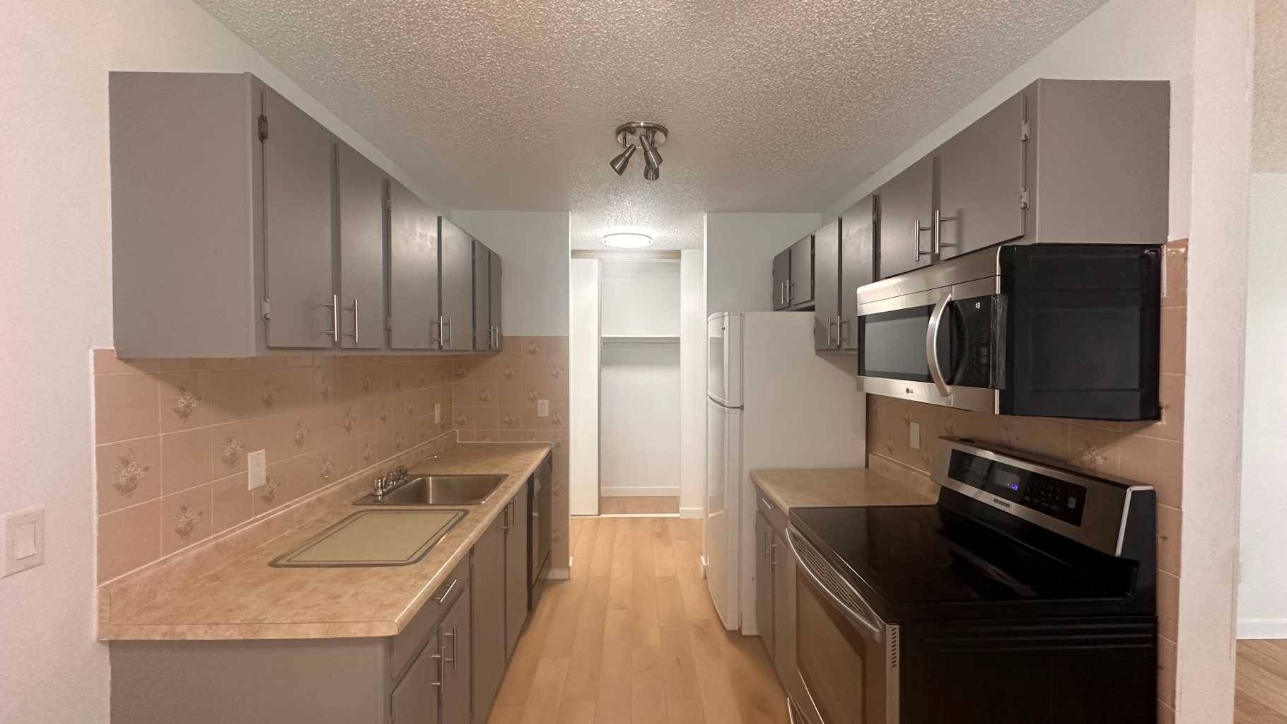420 Columbia BLVD W #204, Lethbridge, AB t1k5r4