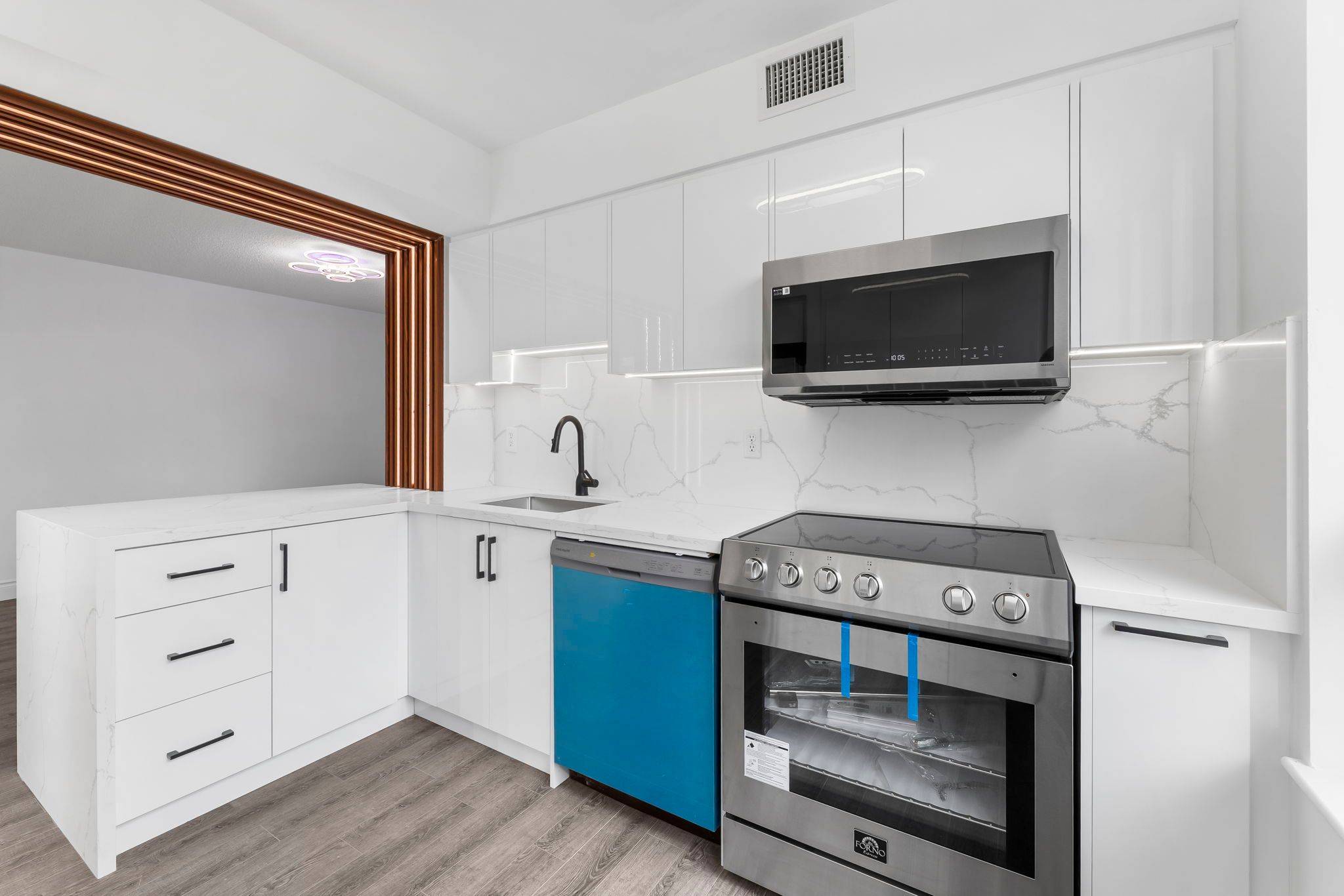 Toronto C10, ON M4S 3H6,195 Merton ST #515