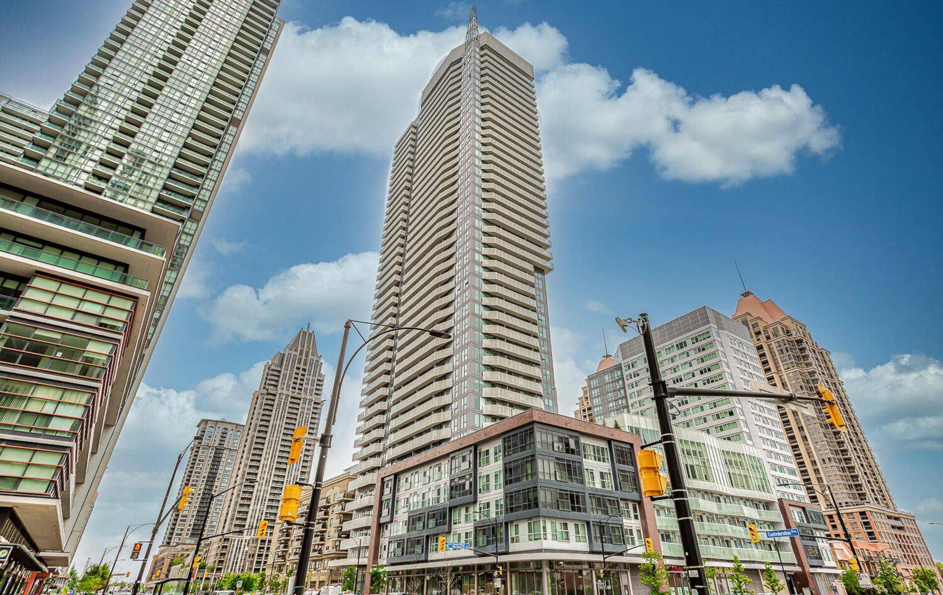 4065 Confederation Pkwy #804, Mississauga, ON L5B 0L4