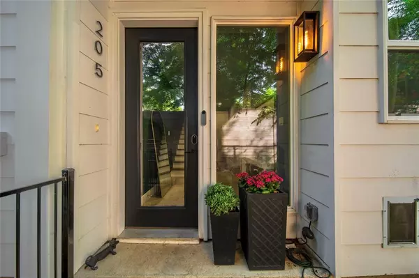 Dallas, TX 75219,2908 Raleigh Street #205