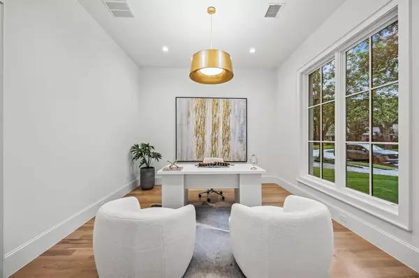 Dallas, TX 75214,7051 Chantilly Lane