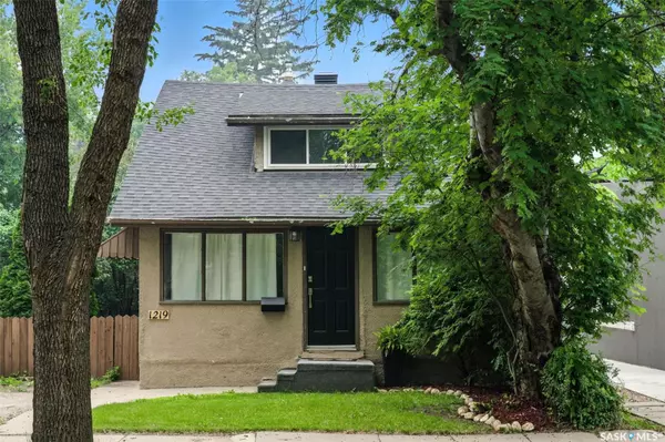 1219 B AVENUE N, Saskatoon, SK S7L 1G4