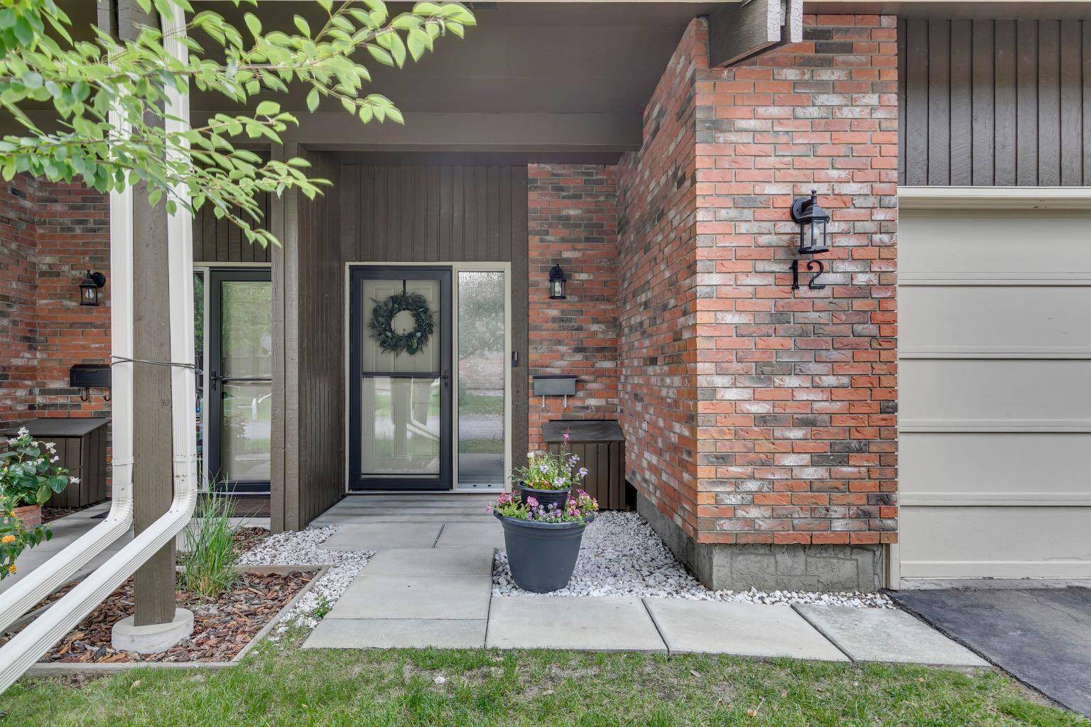Calgary, AB T2W 3E3,10001 Brookpark BLVD Southwest #12