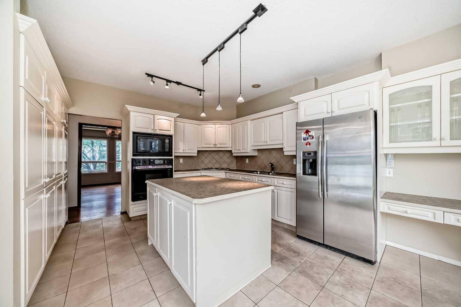 Calgary, AB T3H 2v2,319 Christie Knoll PT SW