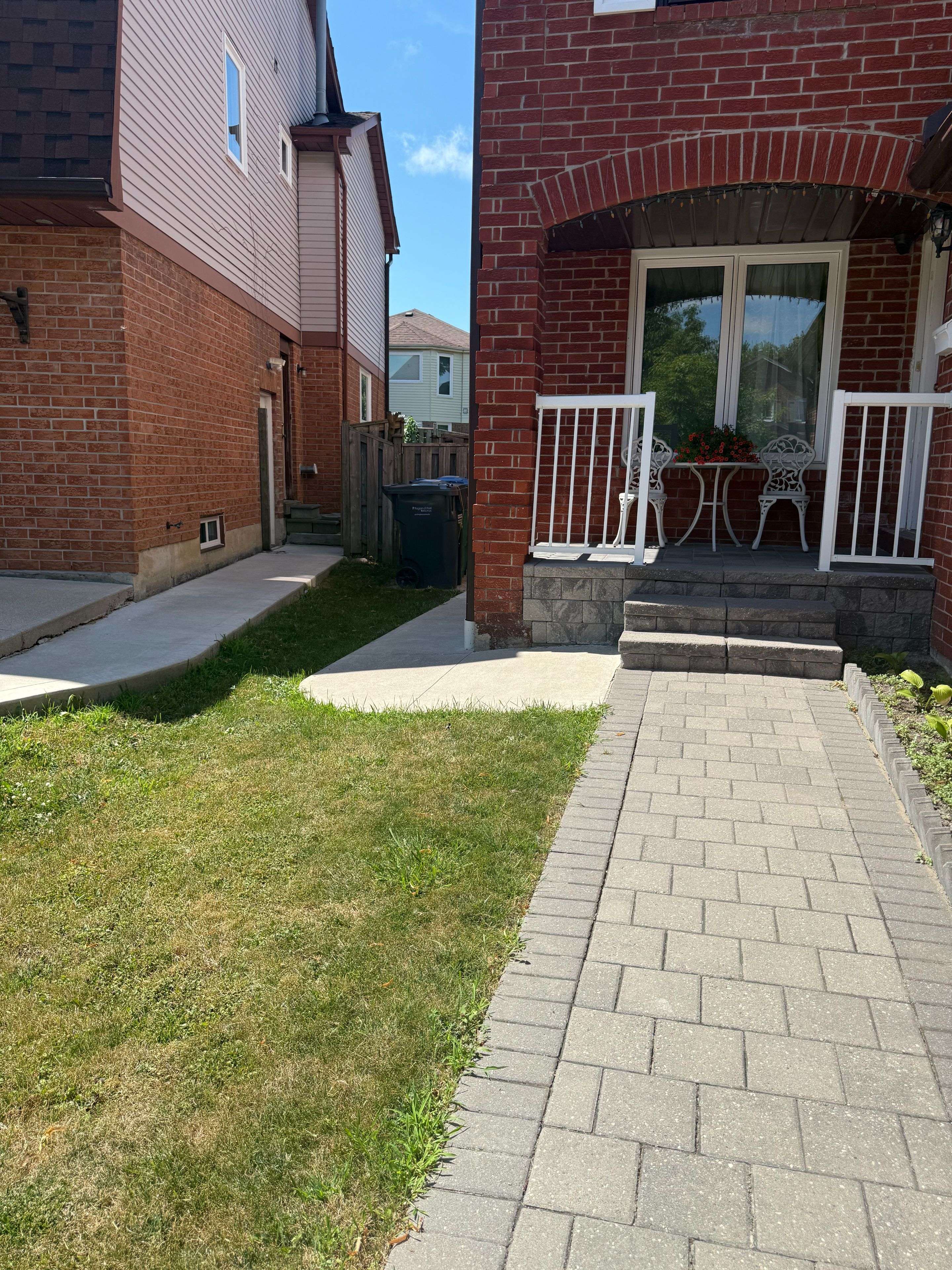 32 Hallen RD #UNIT 2 (Lower Level), Brampton, ON L6Y 2V6