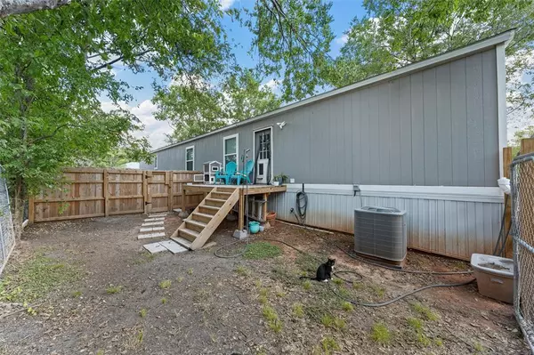606 S Falls Street, Mart, TX 76664