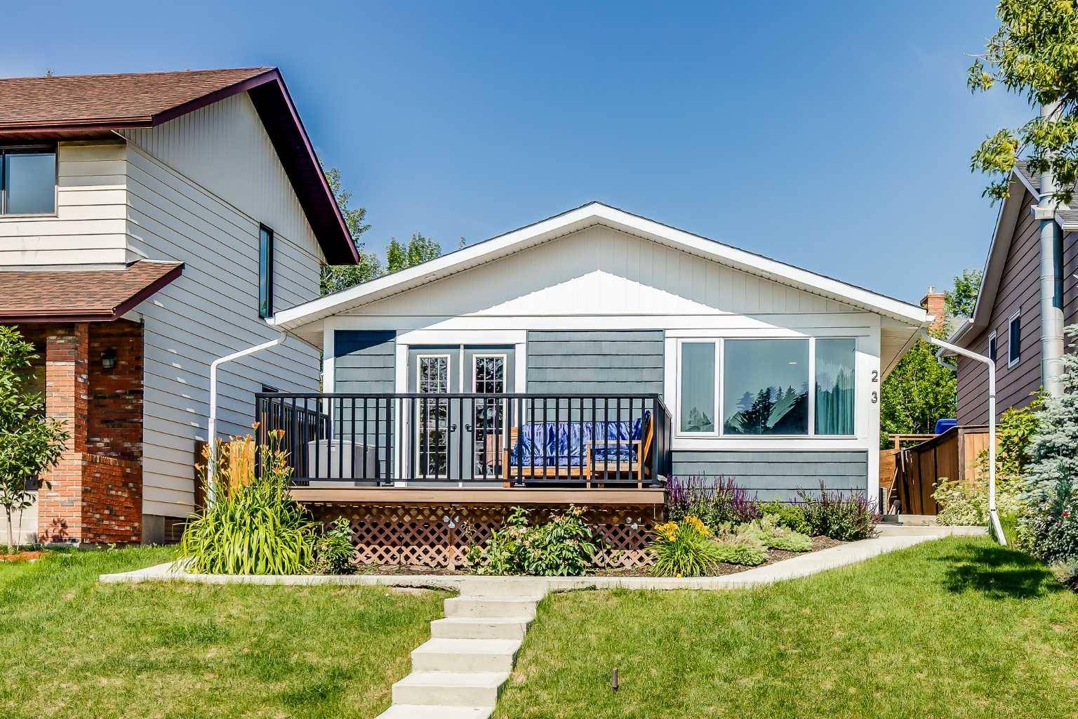 23 Edgeford RD Northwest, Calgary, AB T3A 2S5