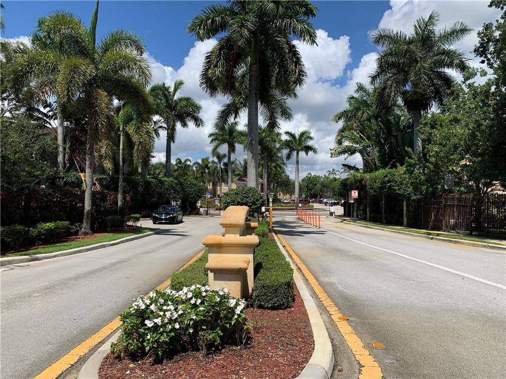 Margate, FL 33063,3471 MERRICK LN #403