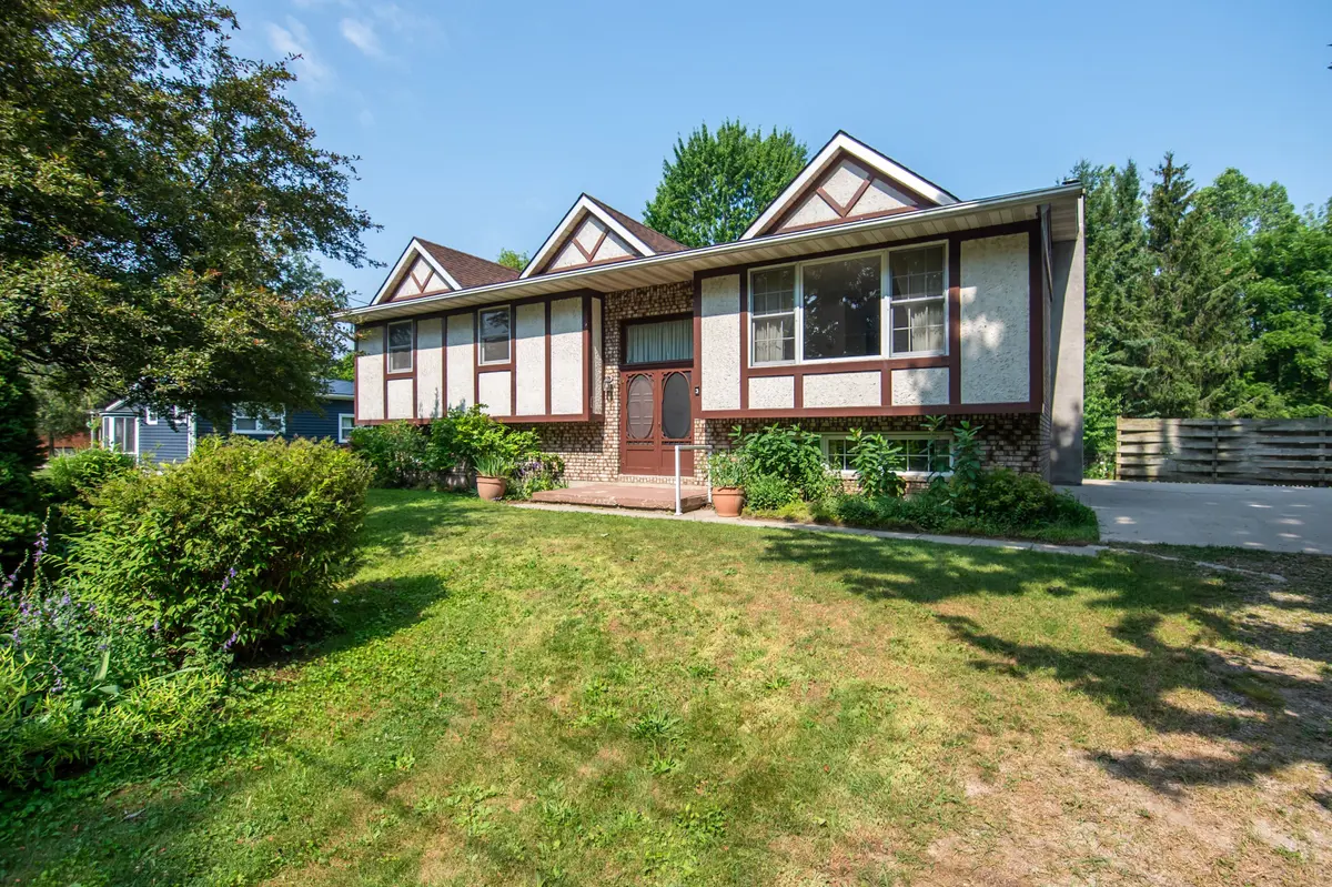 Huron-kinloss, ON N0G 2R0,3 Gladstone ST