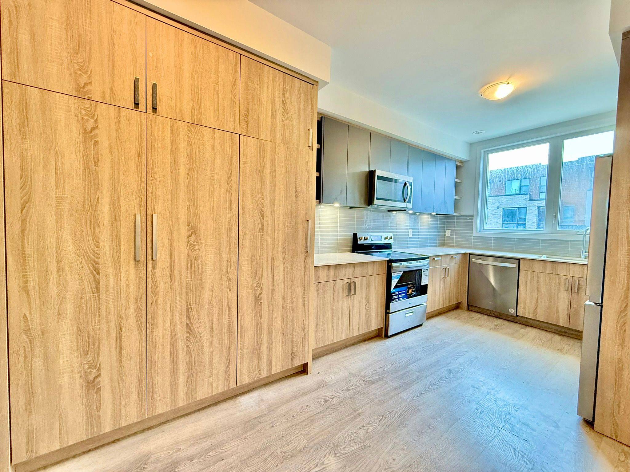 Toronto C04, ON M6A 0E2,117 Green Gardens BLVD