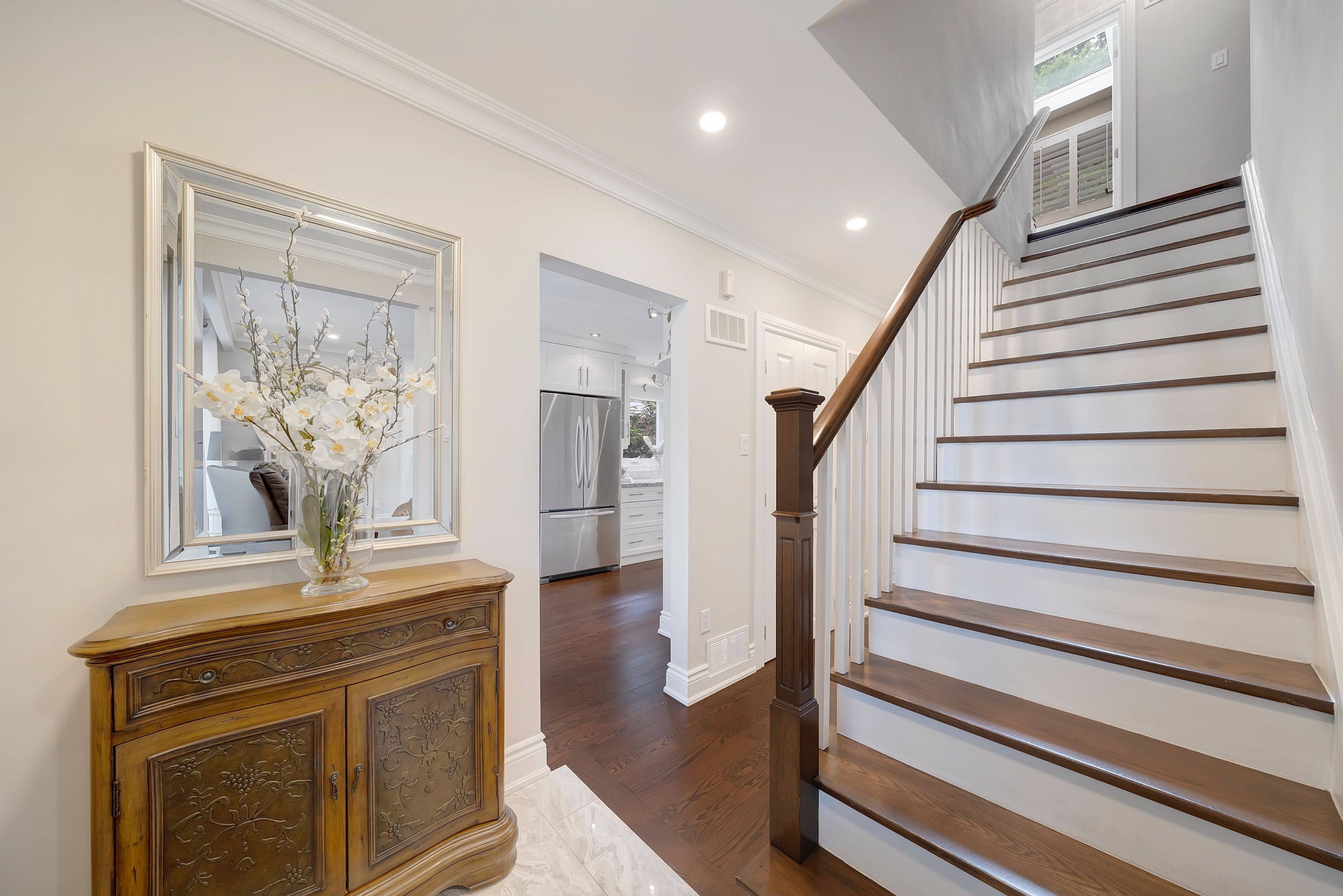 Mississauga, ON L5A 1R3,298 Edrich CT