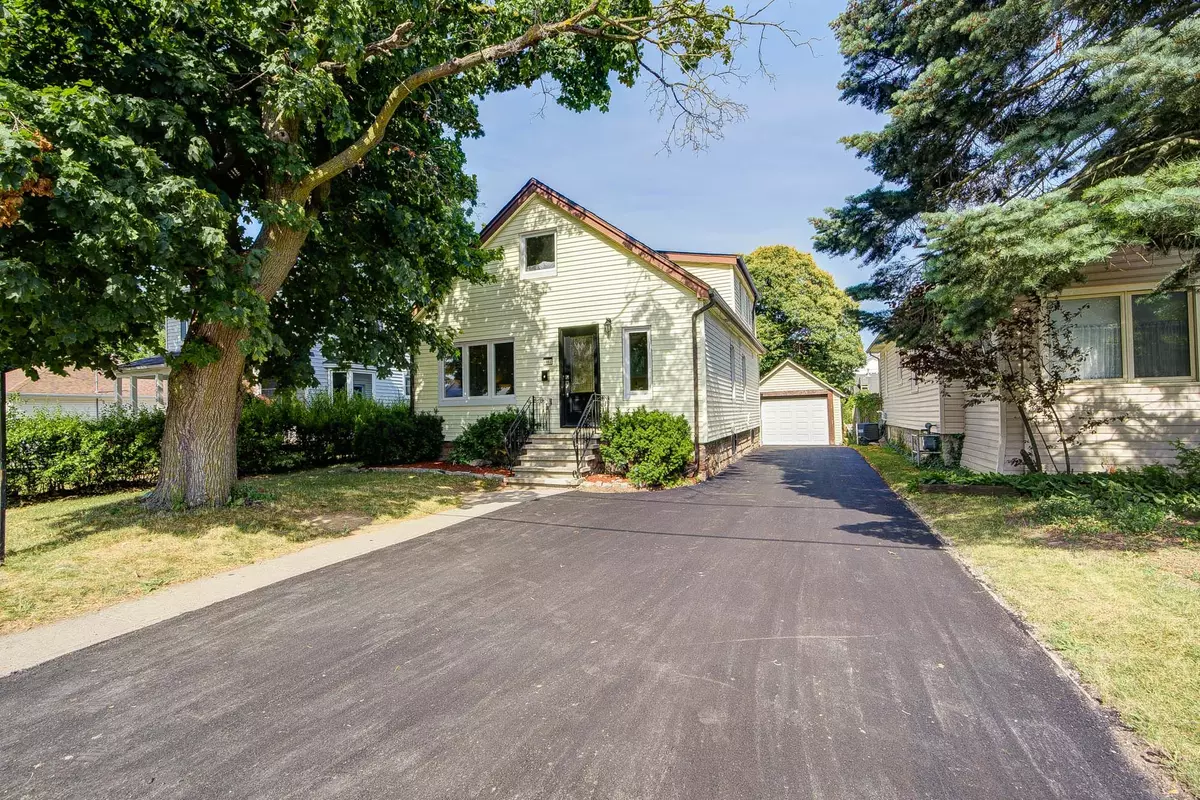 Niagara Falls, ON L2E 6H6,4052 St James AVE