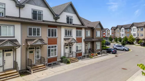 Calgary, AB T2Z 5E4,39 Copperstone Common SE