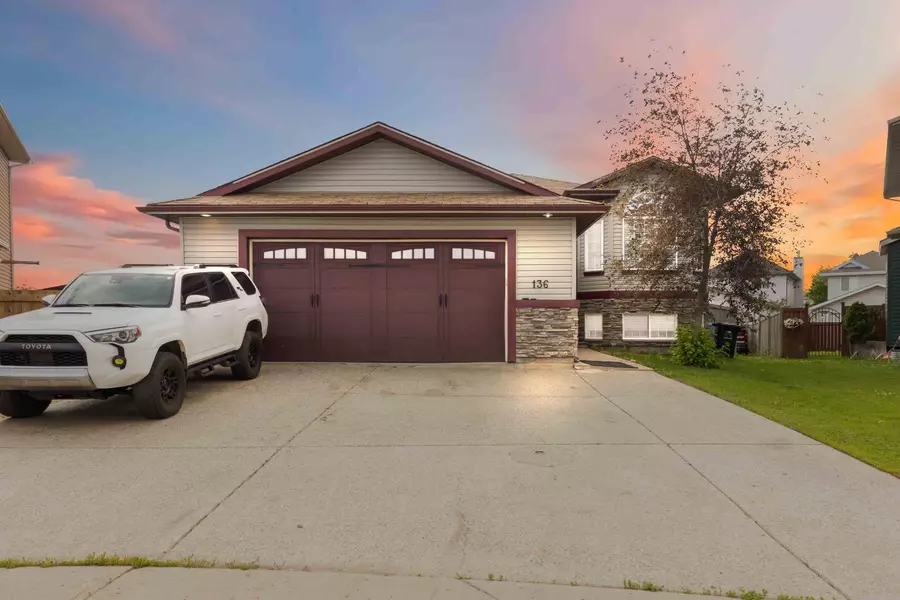 136 Maple Leaf LN, Fort Mcmurray, AB T9K 0G6