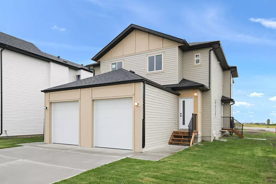 2002 24 AVE, Didsbury, AB T0M0W0