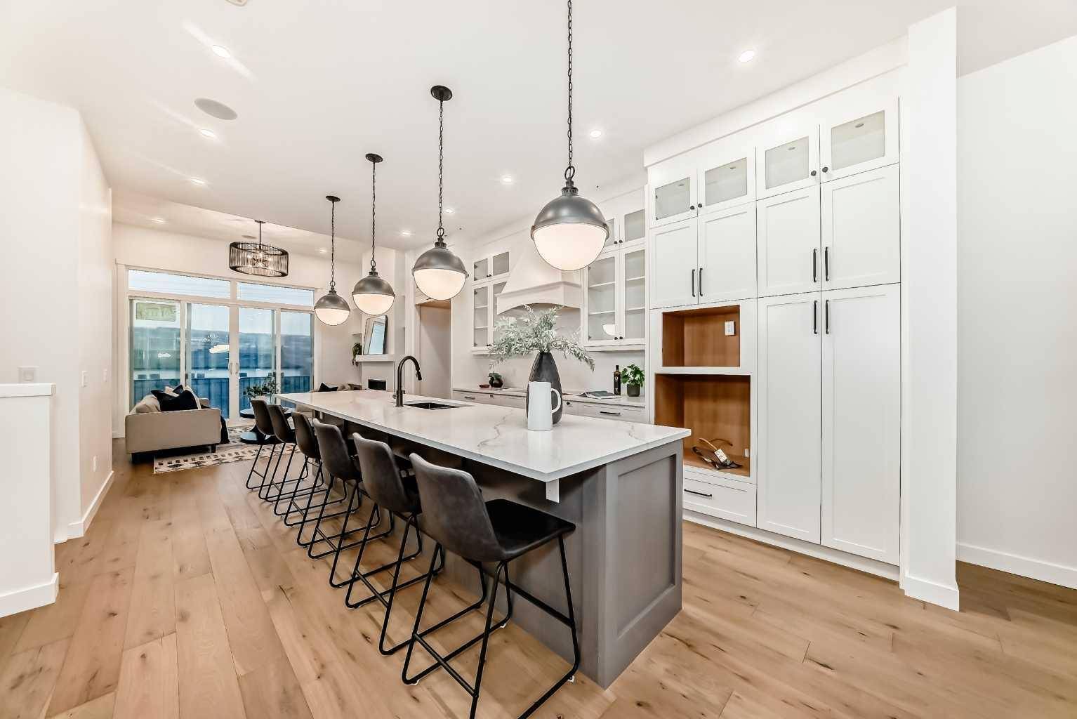 Calgary, AB T3B 0Y8,5017 22 AVE Northwest
