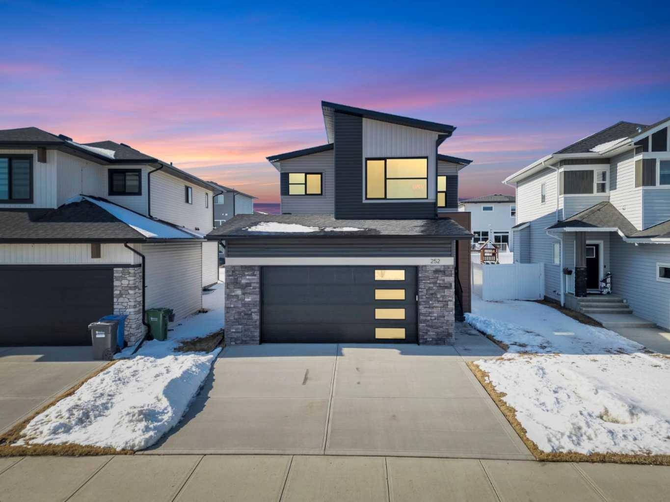 252 Emerald DR, Red Deer, AB T4P 3E2