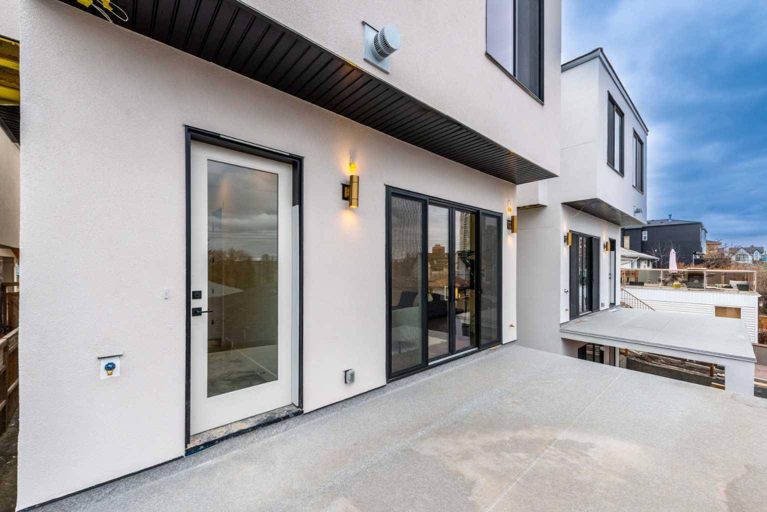 3016 13 AVE SW, Calgary, AB T3C 0V2
