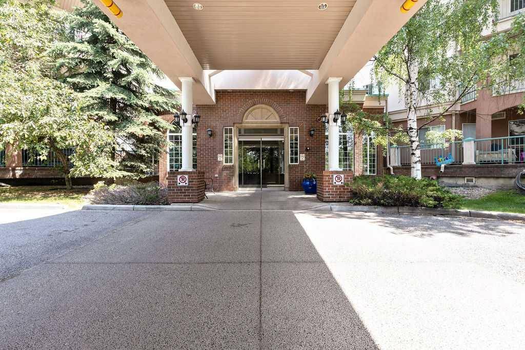 Calgary, AB T3E 7G7,200 Lincoln WAY SW #310