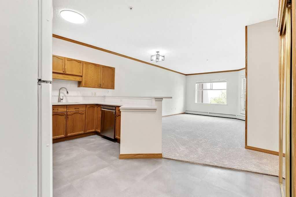 Calgary, AB T3E 7G7,200 Lincoln WAY SW #310