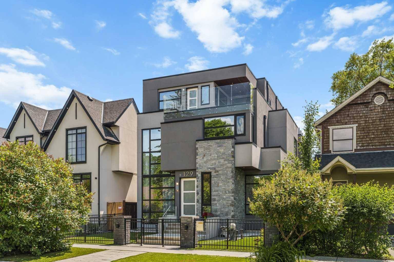 129 10 AVE NW, Calgary, AB T2M0B4