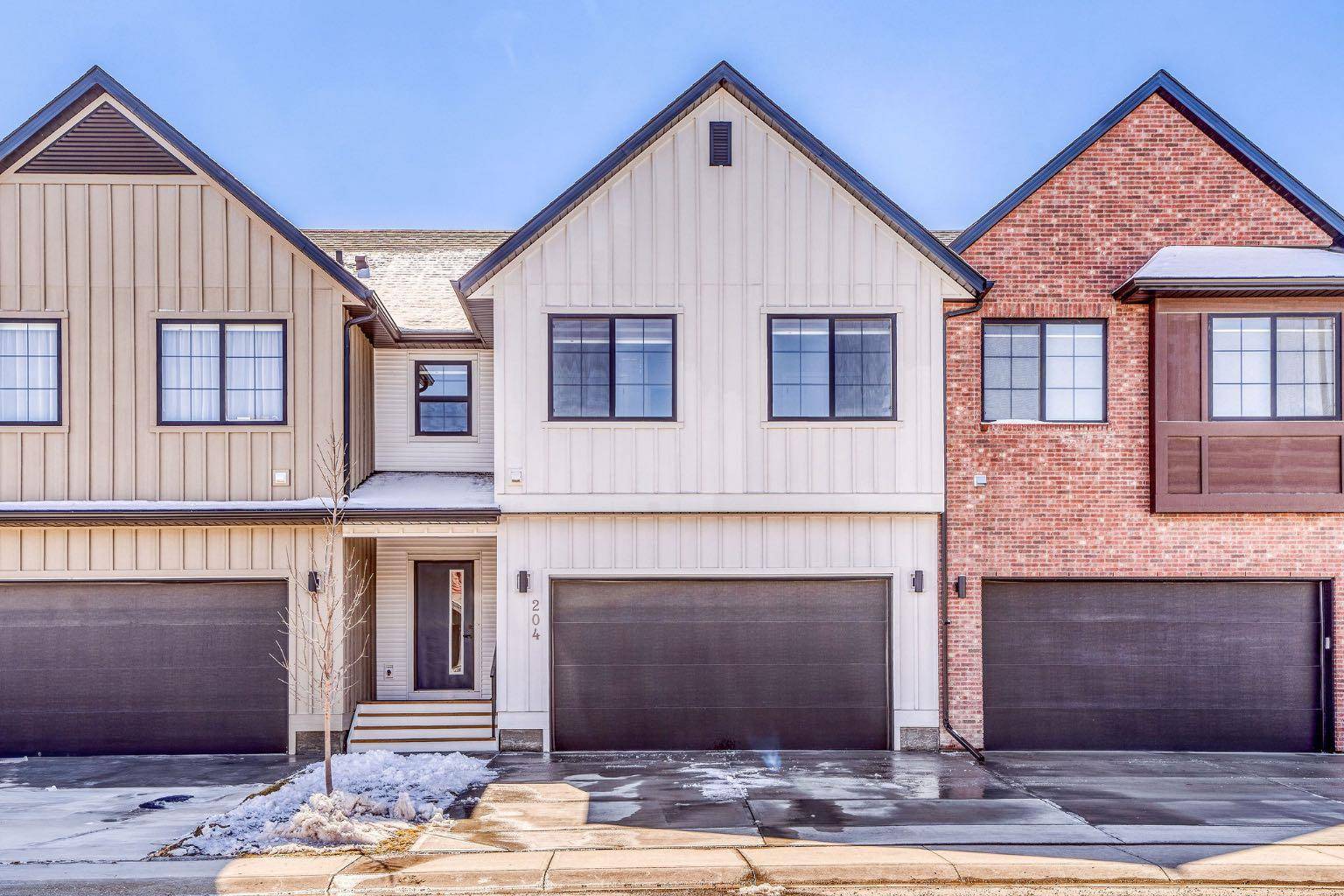 201 Cooperswood GN SW #204, Airdrie, AB T3B 3Y6
