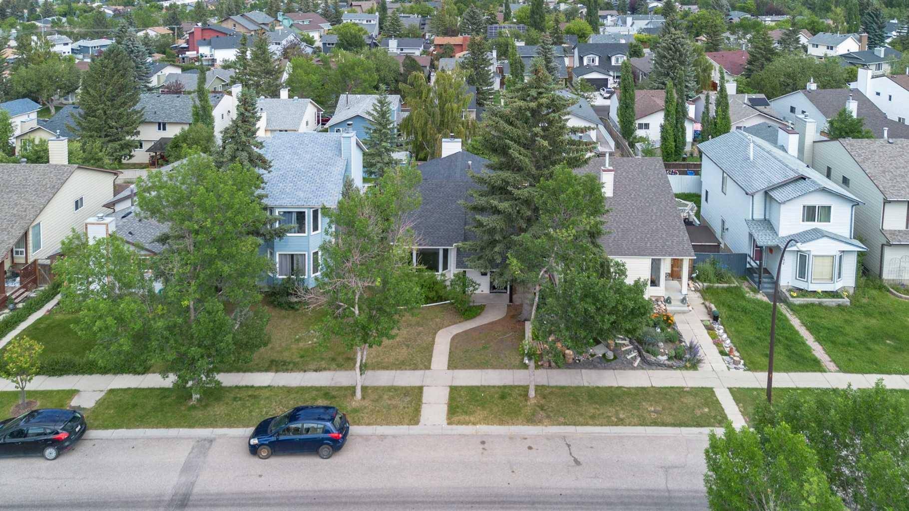 Calgary, AB T3K 2G4,200 Macewan Glen DR Northwest