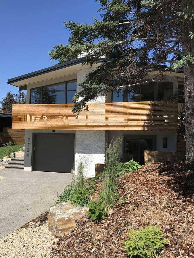 Calgary, AB T2L 1E1,2724 Crawford RD NW