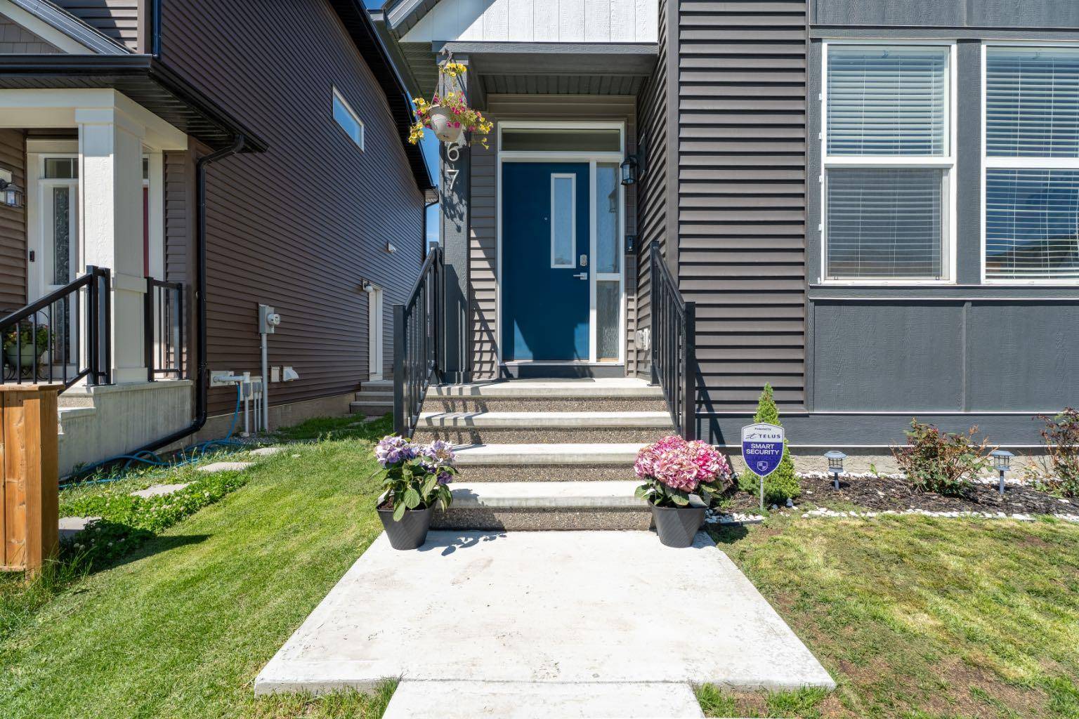 67 Wolf Gate, Okotoks, AB T1S5T9