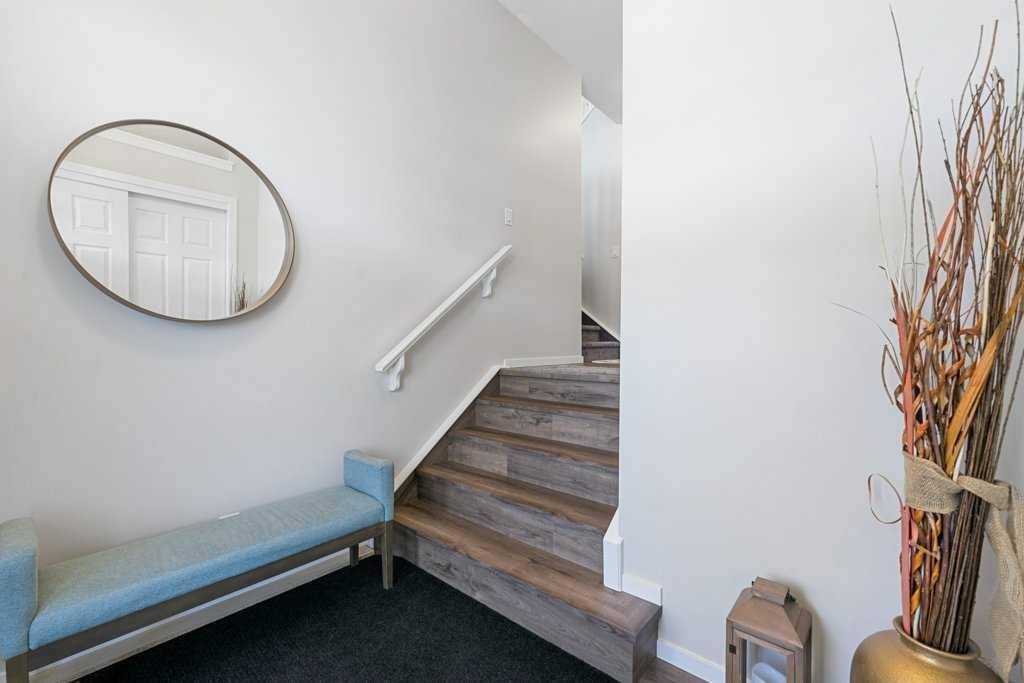 Airdrie, AB T4B 5L1,2091 Windbury CRES SW