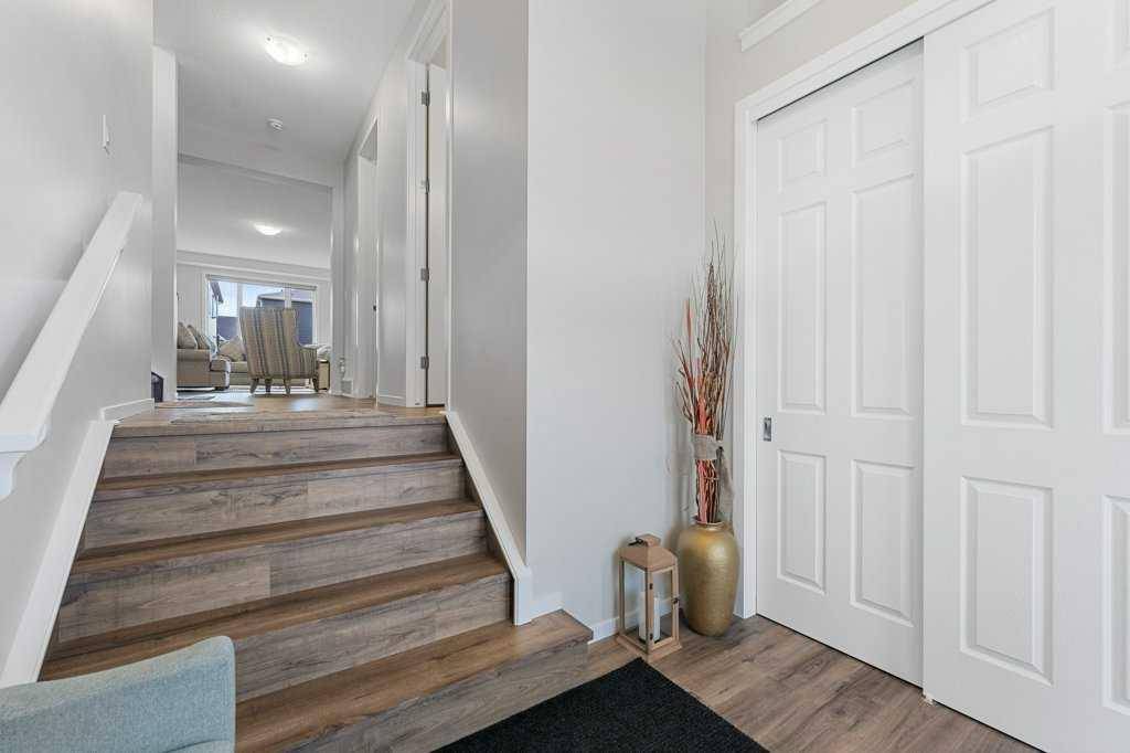 Airdrie, AB T4B 5L1,2091 Windbury CRES SW