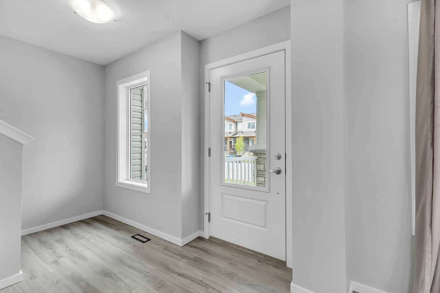 Calgary, AB T3P 1W2,1383 148 AVE NW