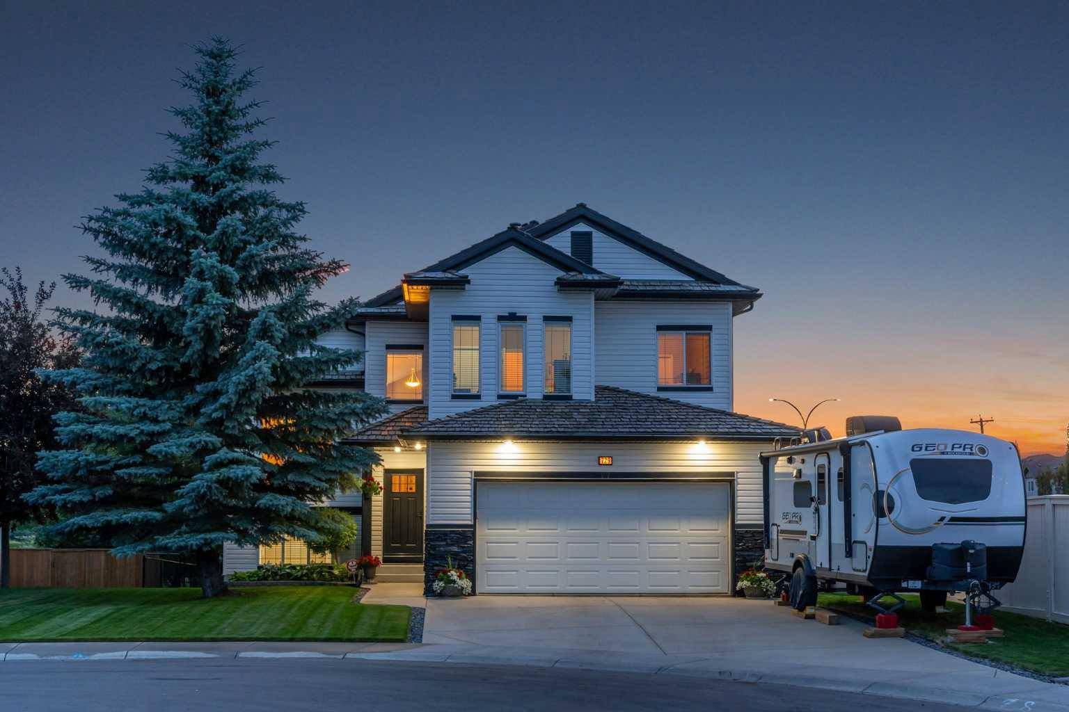 729 Woodside Bay NW, Airdrie, AB T4B 2W2