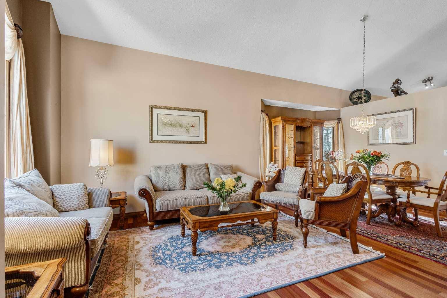 Calgary, AB T3A 5J1,122 Hampstead Close NW