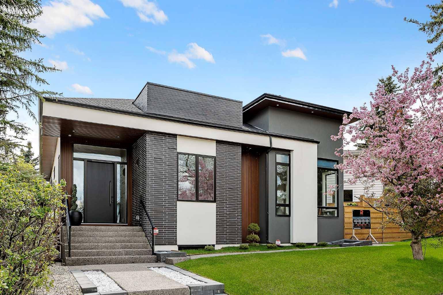 1027 39 AVE NW, Calgary, AB T2K 0E2