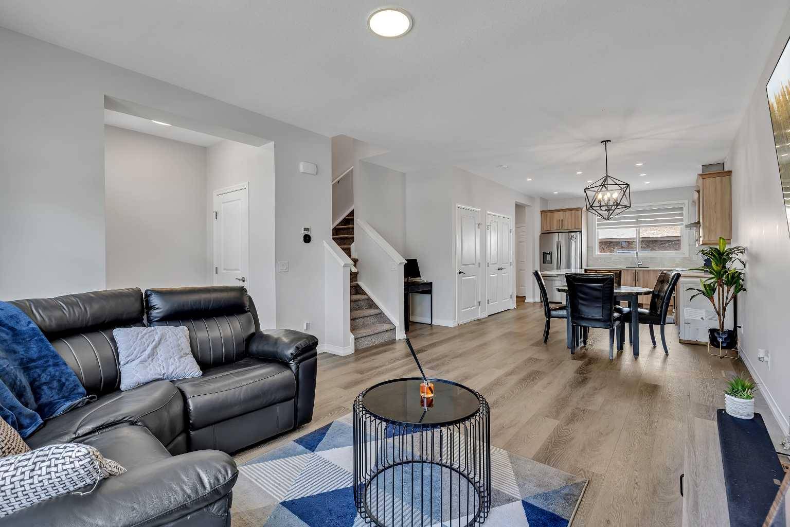 Calgary, AB T3S0C4,33 Lavender RD Southeast