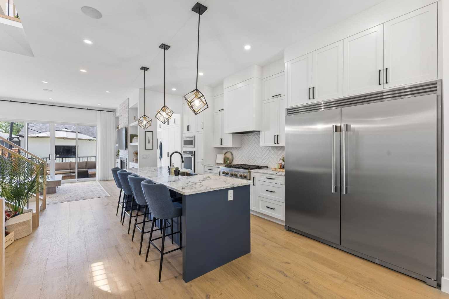 3323 39 ST Southwest, Calgary, AB T3E3J3