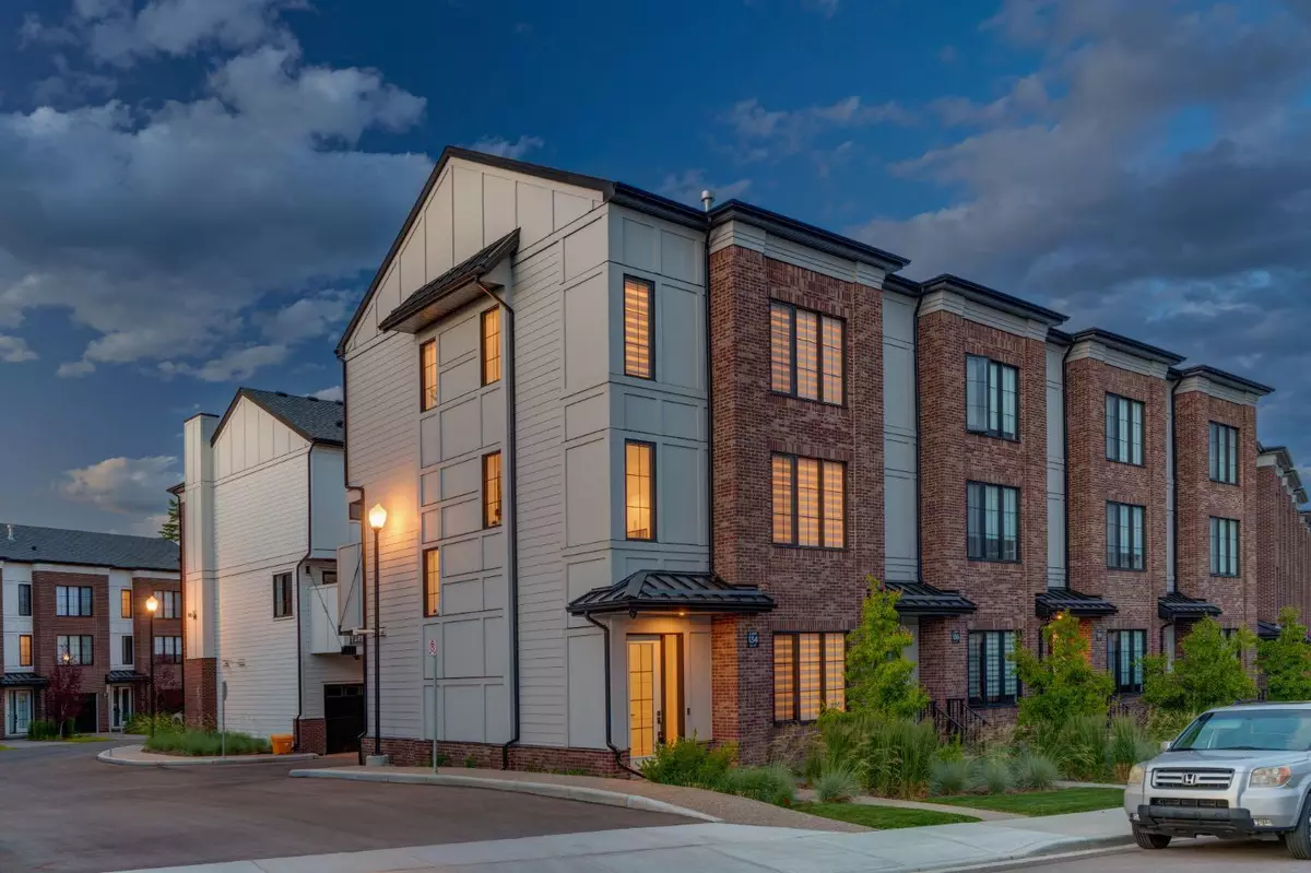 Calgary, AB T3H 6E9,134 Discovery DR SW