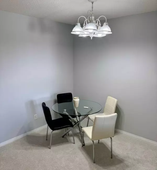 Calgary, AB T3E 6K7,4507 45 ST SW #210