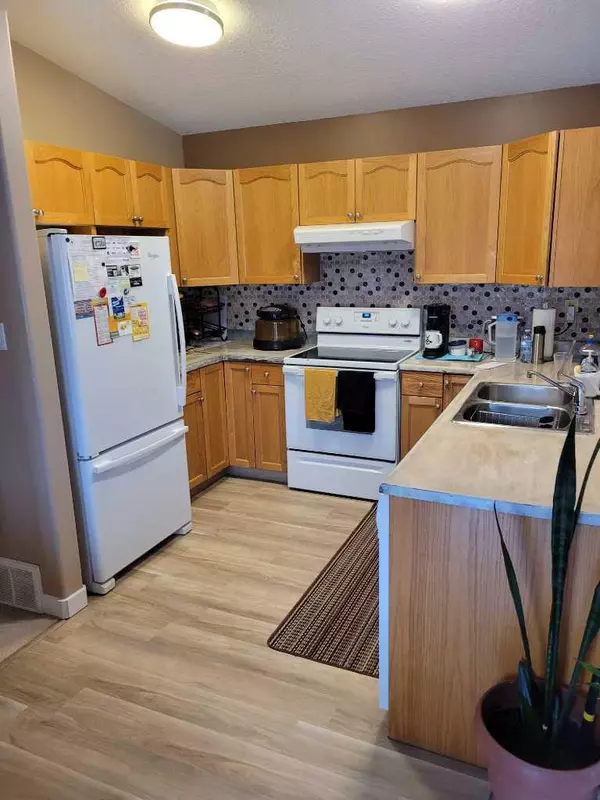 Grande Prairie, AB T8X 1N5,9405 Lakeland DR