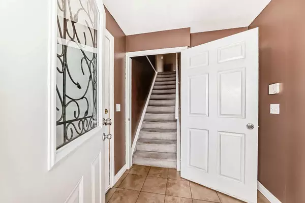 Calgary, AB T1Y 6Y3,285 Fresno PL Northeast